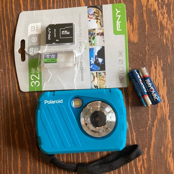 Waterproof Digital Polaroid Camera - Picture 3 of 3